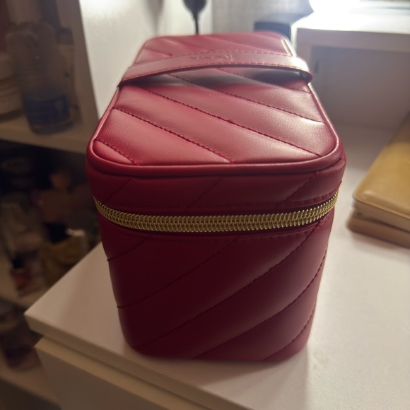 Yves Saint Laurent Quilted Red Leather Cosmetic Case with Gold Hardware - Picture 8 of 9